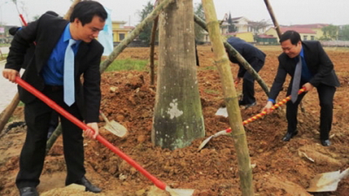 Trồng cây tại Công viên tượng đài Đại tướng Nguyễn Chí Thanh